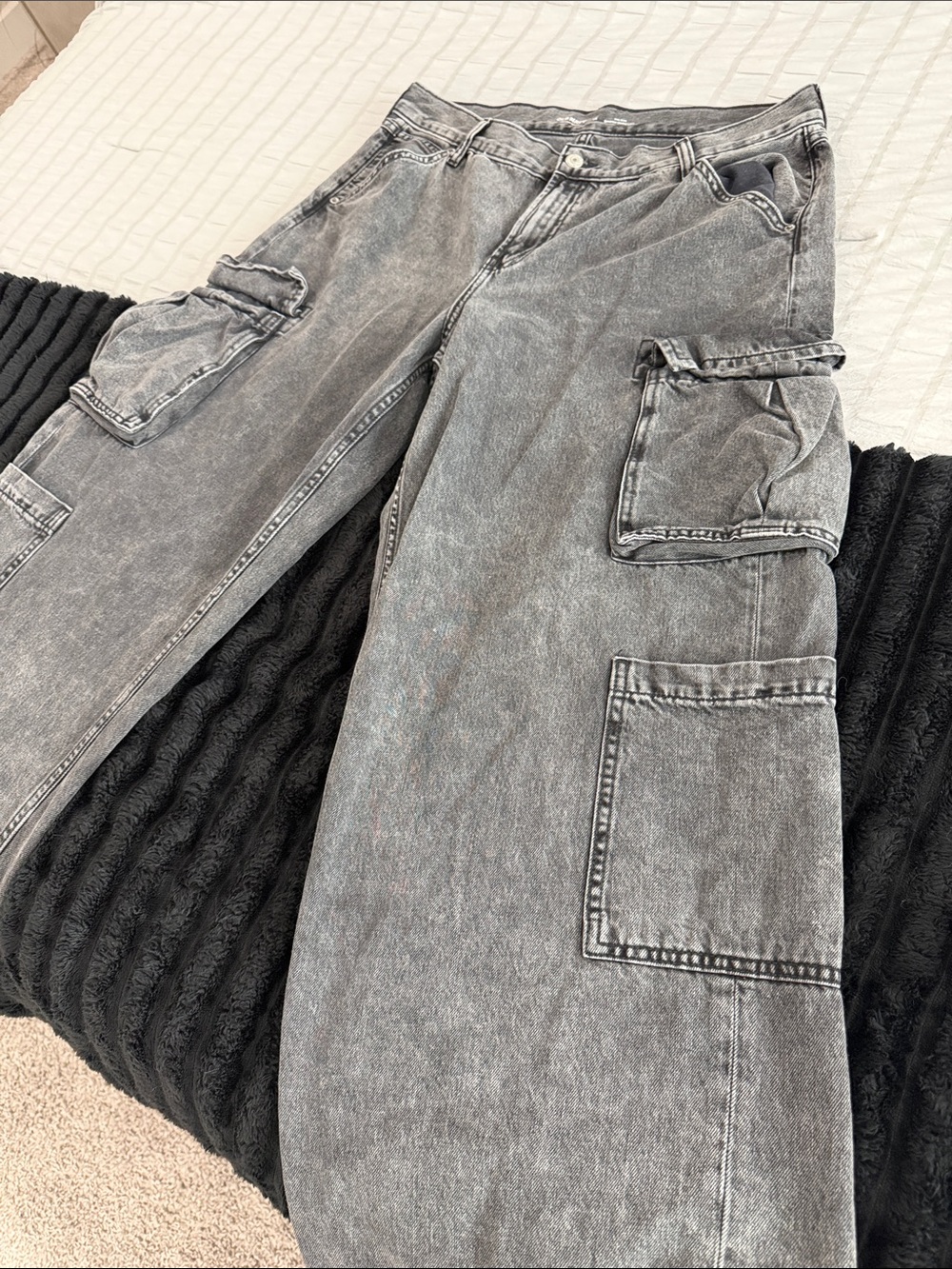 Old Navy Women's Gray Washed Wide-Leg Cargo Jeans